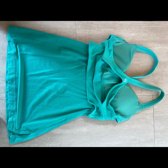 Lululemon Tank top with built in bra - Picture 3 of 4